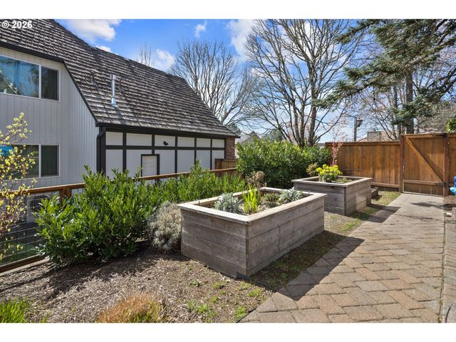 4166 GLACIER LILY St, Lake Oswego, OR 97035
