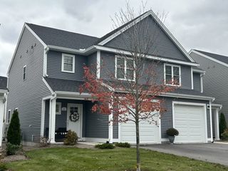 5 Eagle Brook Blvd 105, Wrentham, MA 02093