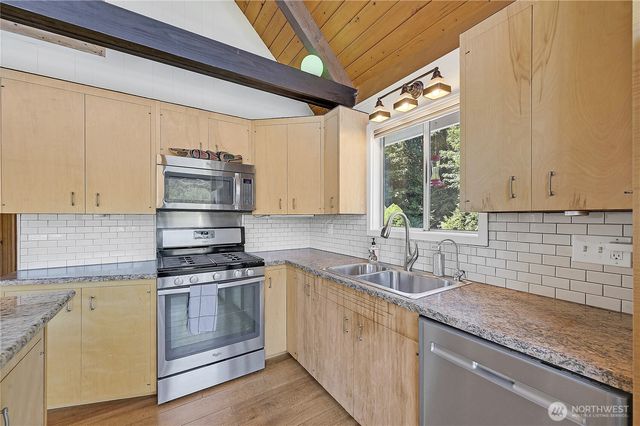 3280 Dabob Road, Quilcene, WA 98376