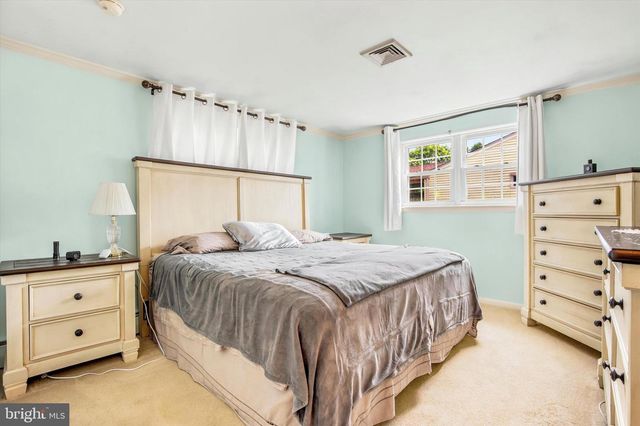 801 VALLEY RD, Warminster, PA 18974