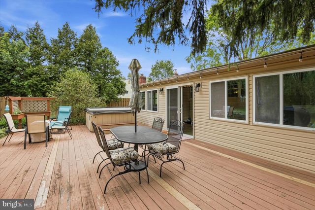 801 VALLEY RD, Warminster, PA 18974