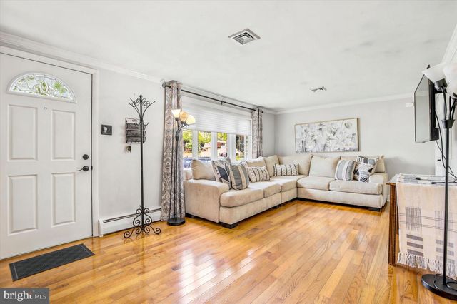 801 VALLEY RD, Warminster, PA 18974