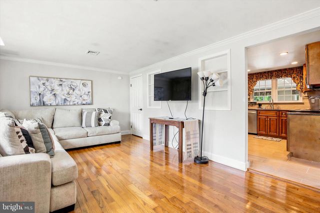 801 VALLEY RD, Warminster, PA 18974