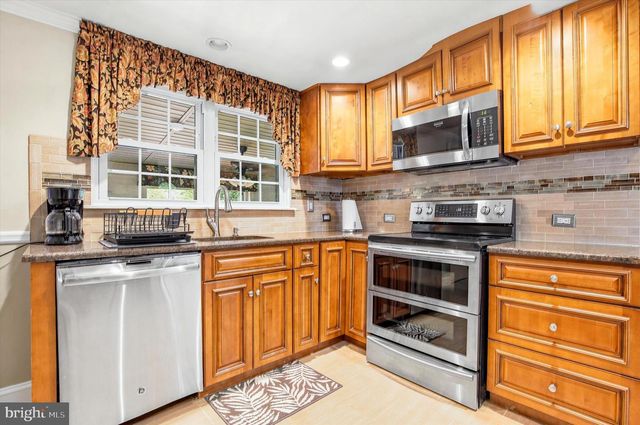 801 VALLEY RD, Warminster, PA 18974