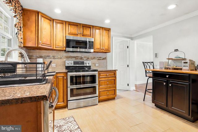 801 VALLEY RD, Warminster, PA 18974