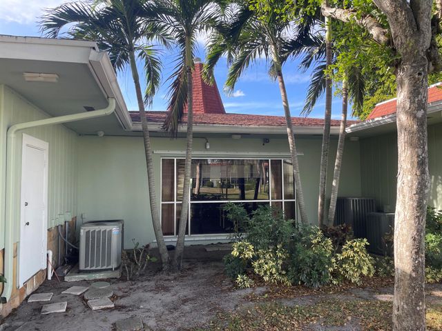 3300 Springdale Boulevard 201, Palm Springs, FL 33461