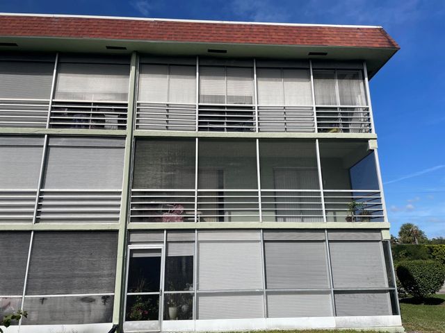 3300 Springdale Boulevard 201, Palm Springs, FL 33461