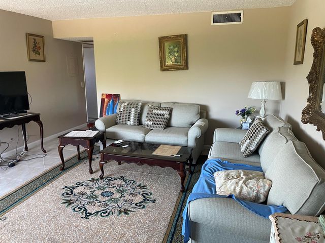 3300 Springdale Boulevard 201, Palm Springs, FL 33461