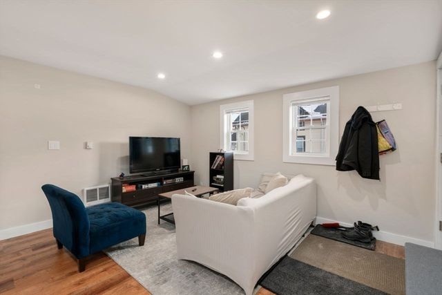 50 Hammond St 2, Waltham, MA 02451