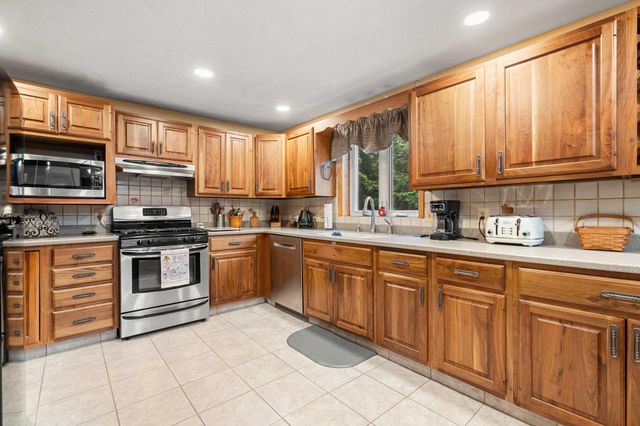 42 Thorndike Road, Weare, NH 03281