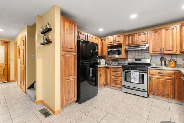 42 Thorndike Road, Weare, NH 03281