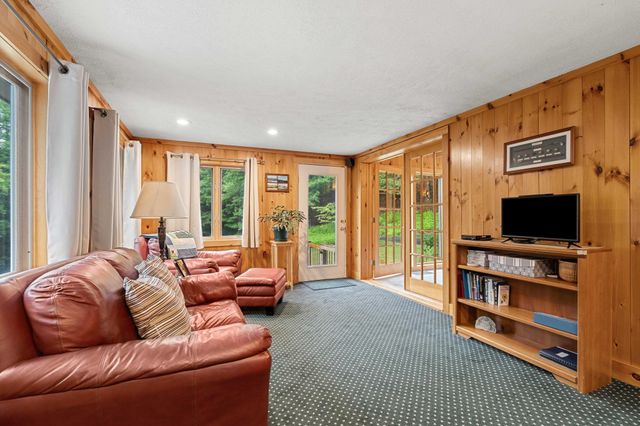 42 Thorndike Road, Weare, NH 03281