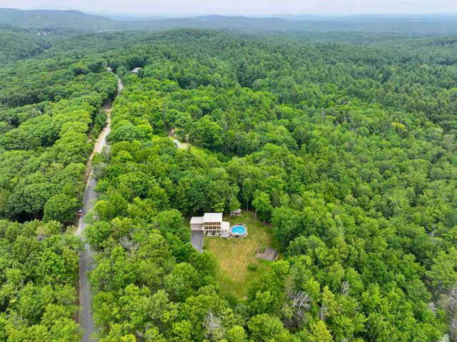 42 Thorndike Road, Weare, NH 03281