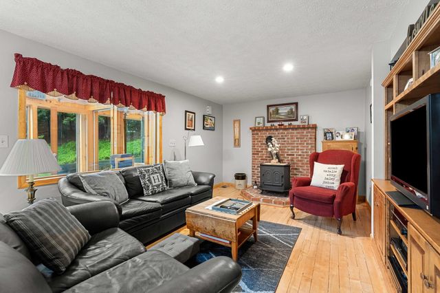 42 Thorndike Road, Weare, NH 03281