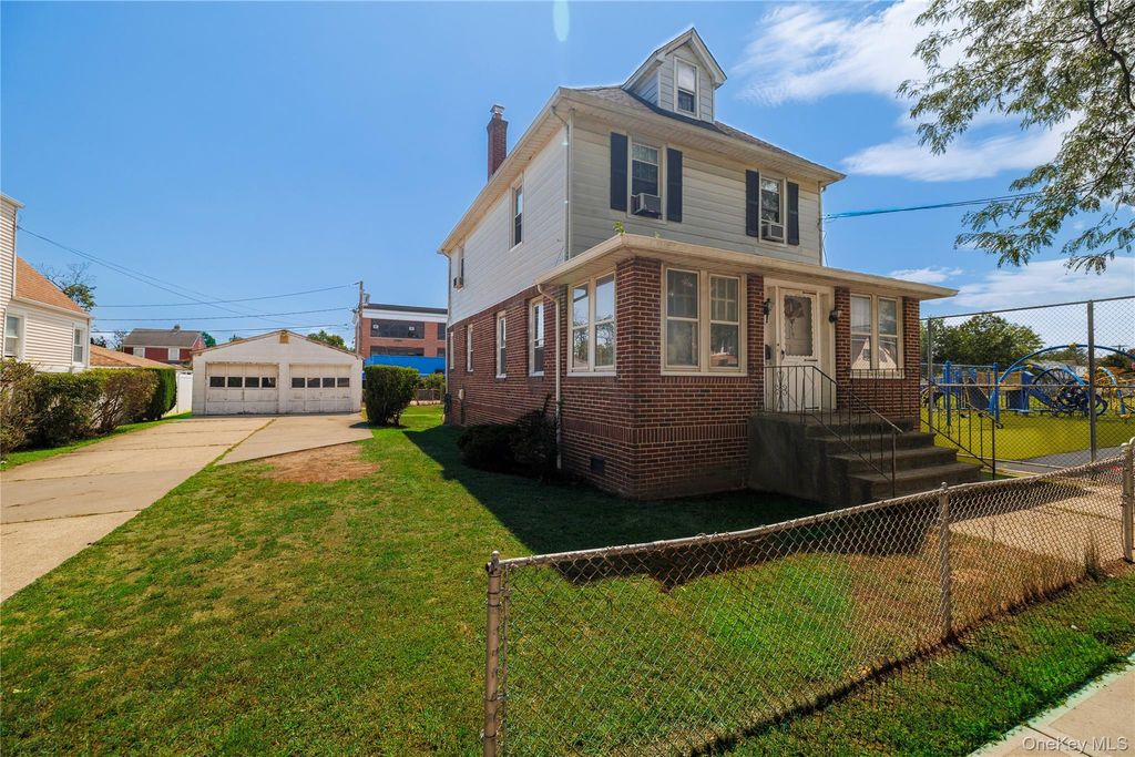 59 Lakeview Avenue, Lynbrook, NY 11563