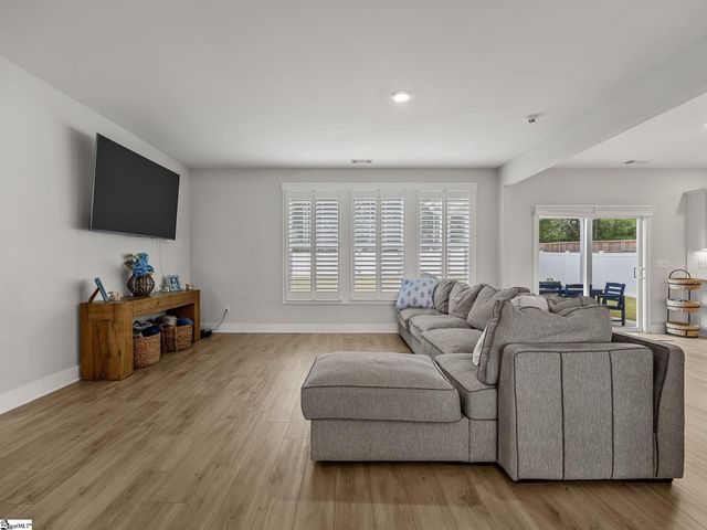 373 Fenwick Drive, Woodruff, SC 29388