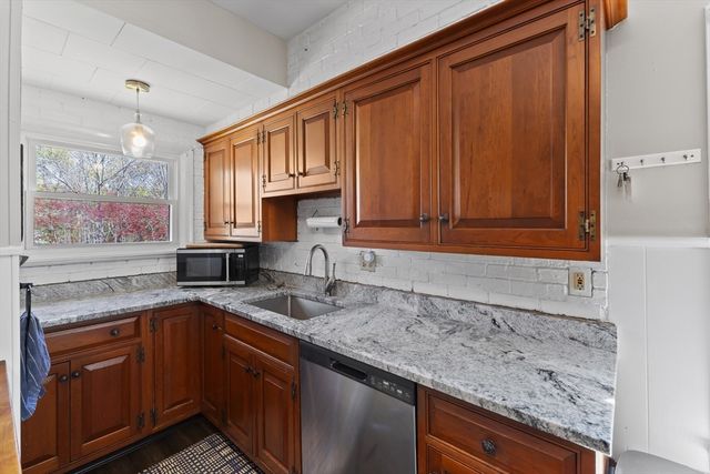 14 Park St, Auburn, MA 01501