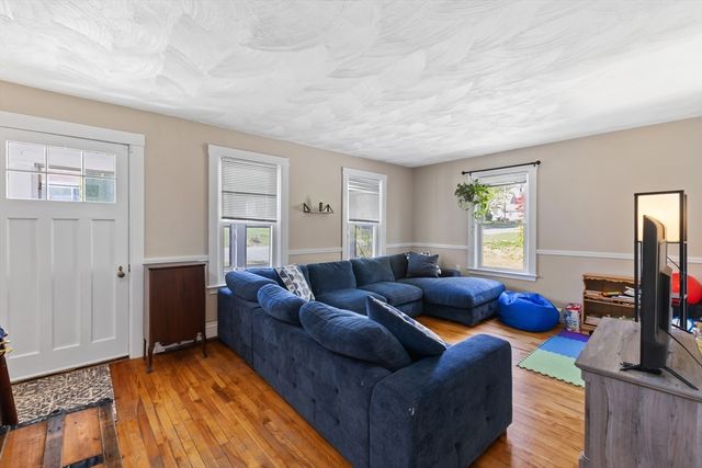 14 Park St, Auburn, MA 01501