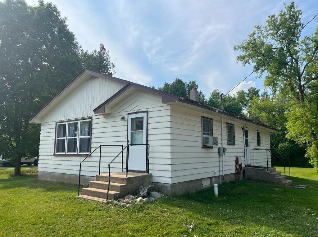 312 1st Street NE, Sebeka, MN 56477