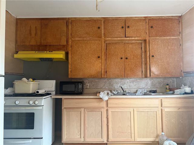 708 Louis St, Alice, TX 78332