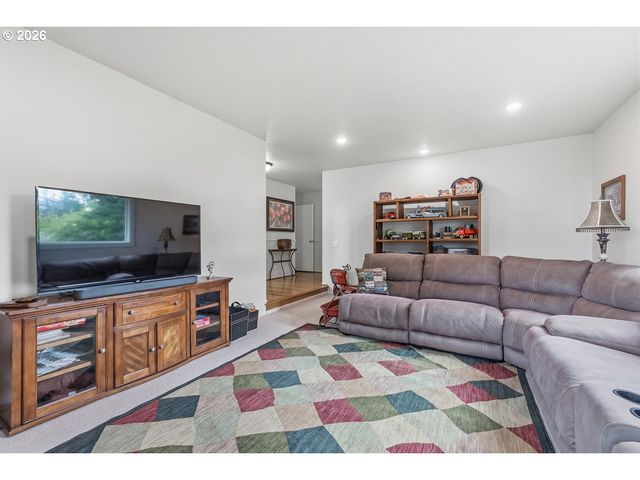 9890 Sw GRABHORN Rd, Beaverton, OR 97007