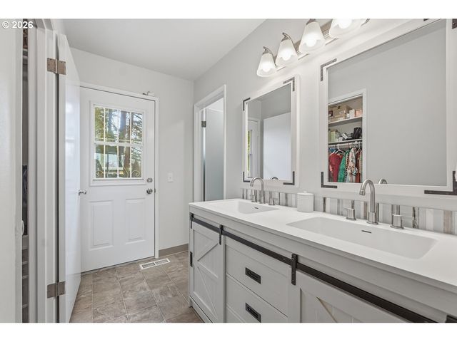 9890 Sw GRABHORN Rd, Beaverton, OR 97007