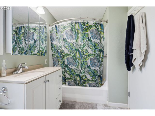 2316 Se 141ST Ave, Portland, OR 97233