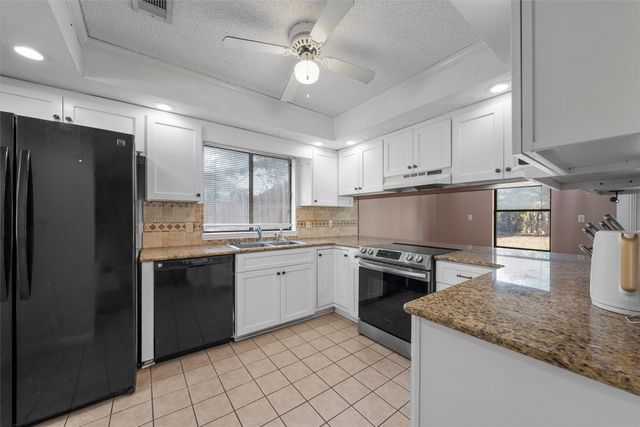 1010 December Drive, Hewitt, TX 76643