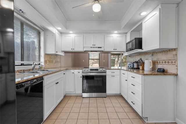 1010 December Drive, Hewitt, TX 76643