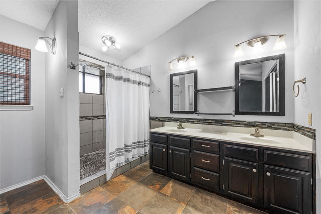 1010 December Drive, Hewitt, TX 76643