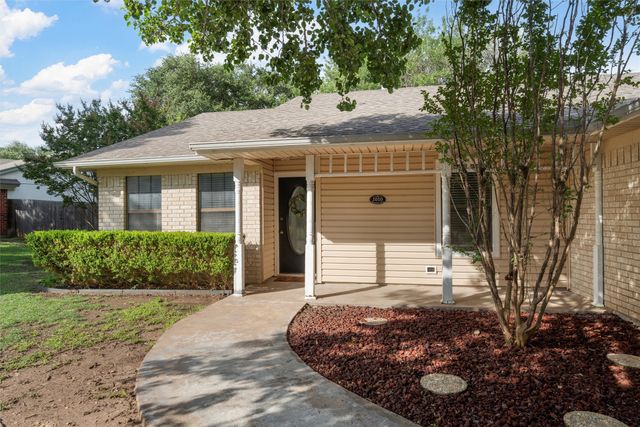 1010 December Drive, Hewitt, TX 76643