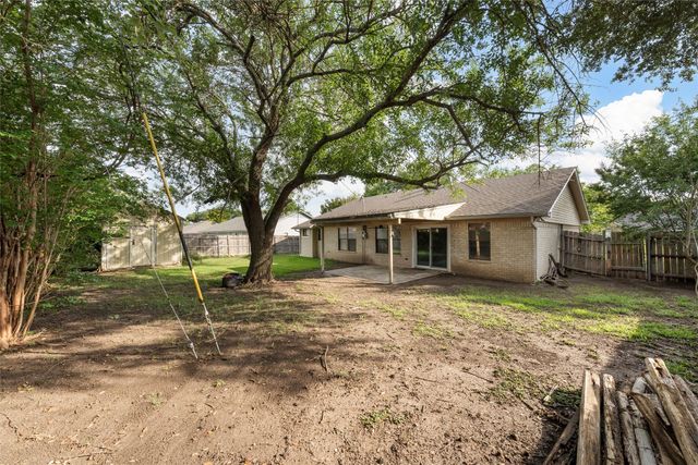 1010 December Drive, Hewitt, TX 76643