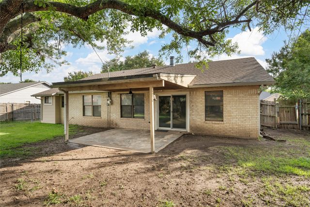 1010 December Drive, Hewitt, TX 76643