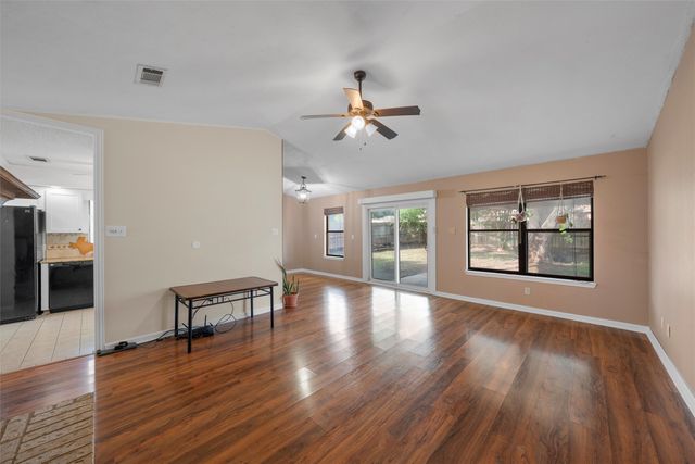 1010 December Drive, Hewitt, TX 76643