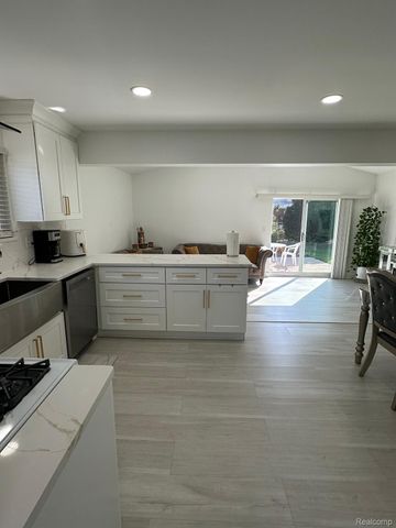 34080 BROOKSHIRE Drive, Sterling Heights, MI 48312