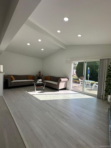 34080 BROOKSHIRE Drive, Sterling Heights, MI 48312