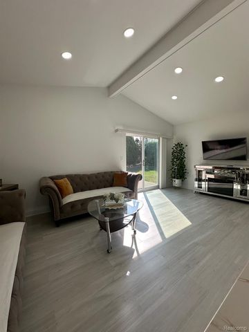 34080 BROOKSHIRE Drive, Sterling Heights, MI 48312