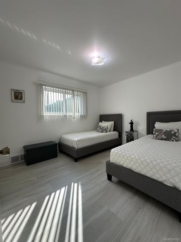 34080 BROOKSHIRE Drive, Sterling Heights, MI 48312