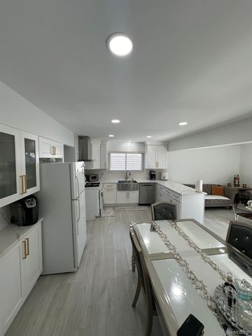 34080 BROOKSHIRE Drive, Sterling Heights, MI 48312