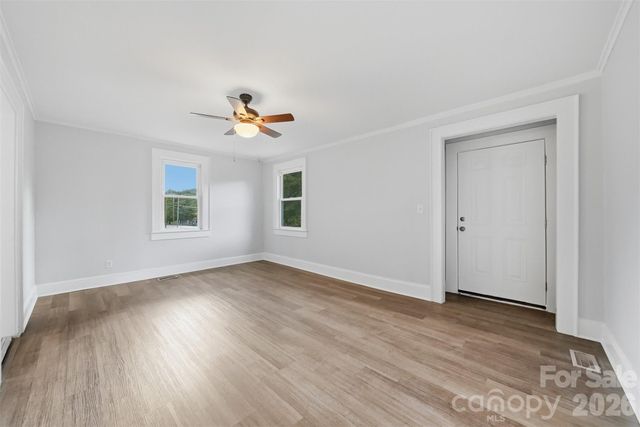 912 S Center Street, Hickory, NC 28602