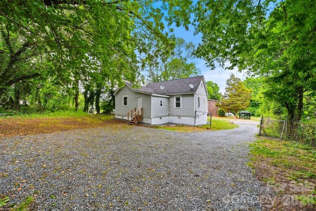 912 S Center Street, Hickory, NC 28602