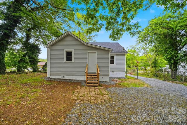 912 S Center Street, Hickory, NC 28602