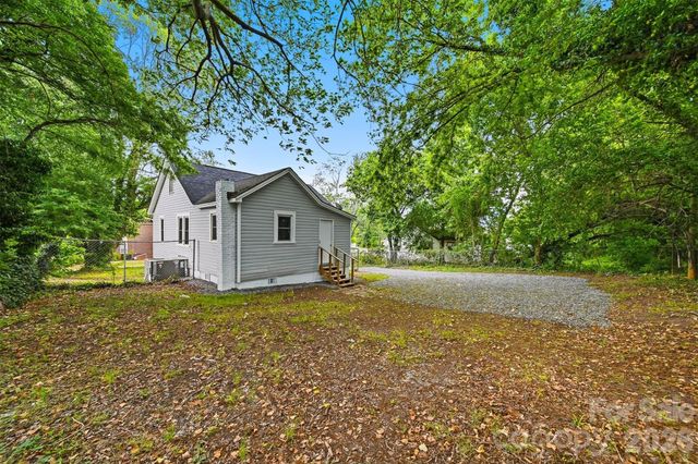 912 S Center Street, Hickory, NC 28602
