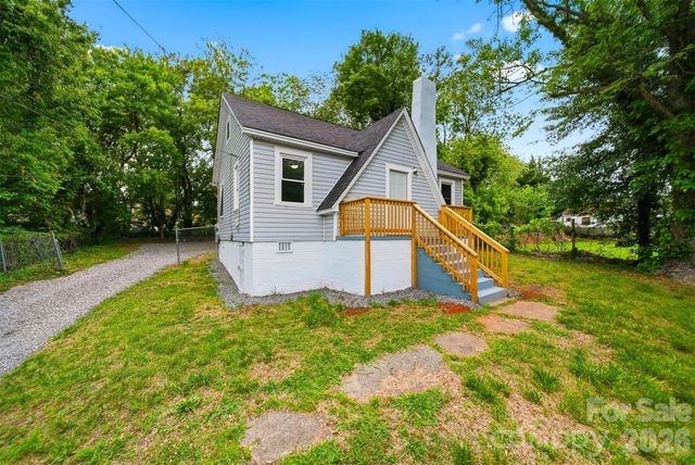 912 S Center Street, Hickory, NC 28602