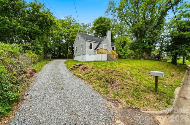 912 S Center Street, Hickory, NC 28602