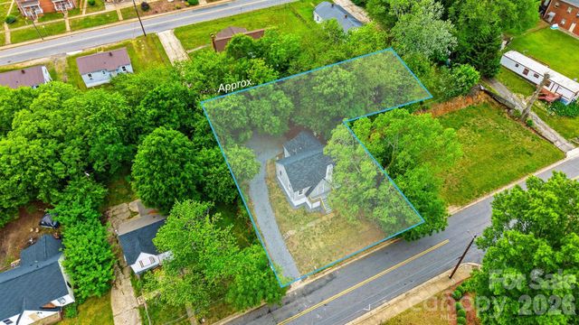 912 S Center Street, Hickory, NC 28602