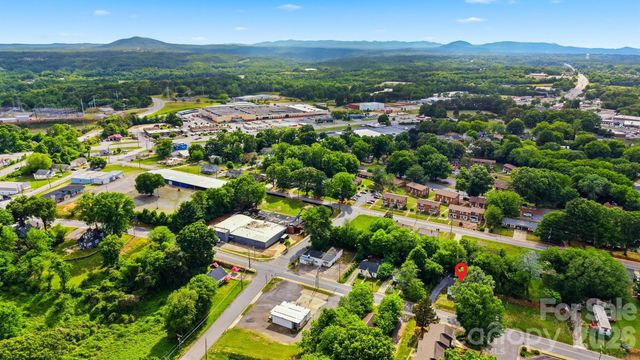 912 S Center Street, Hickory, NC 28602