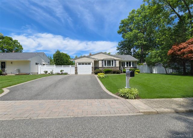 7 Talbot Lane, Smithtown, NY 11787
