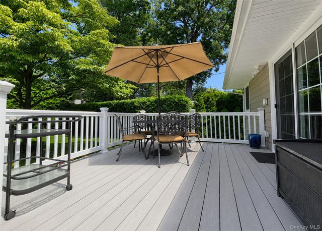 7 Talbot Lane, Smithtown, NY 11787