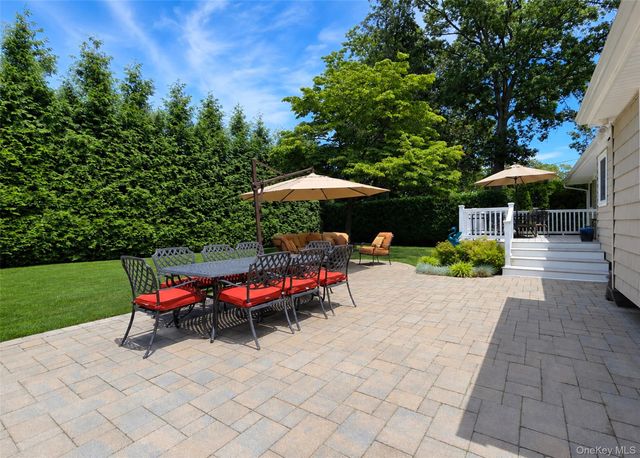 7 Talbot Lane, Smithtown, NY 11787